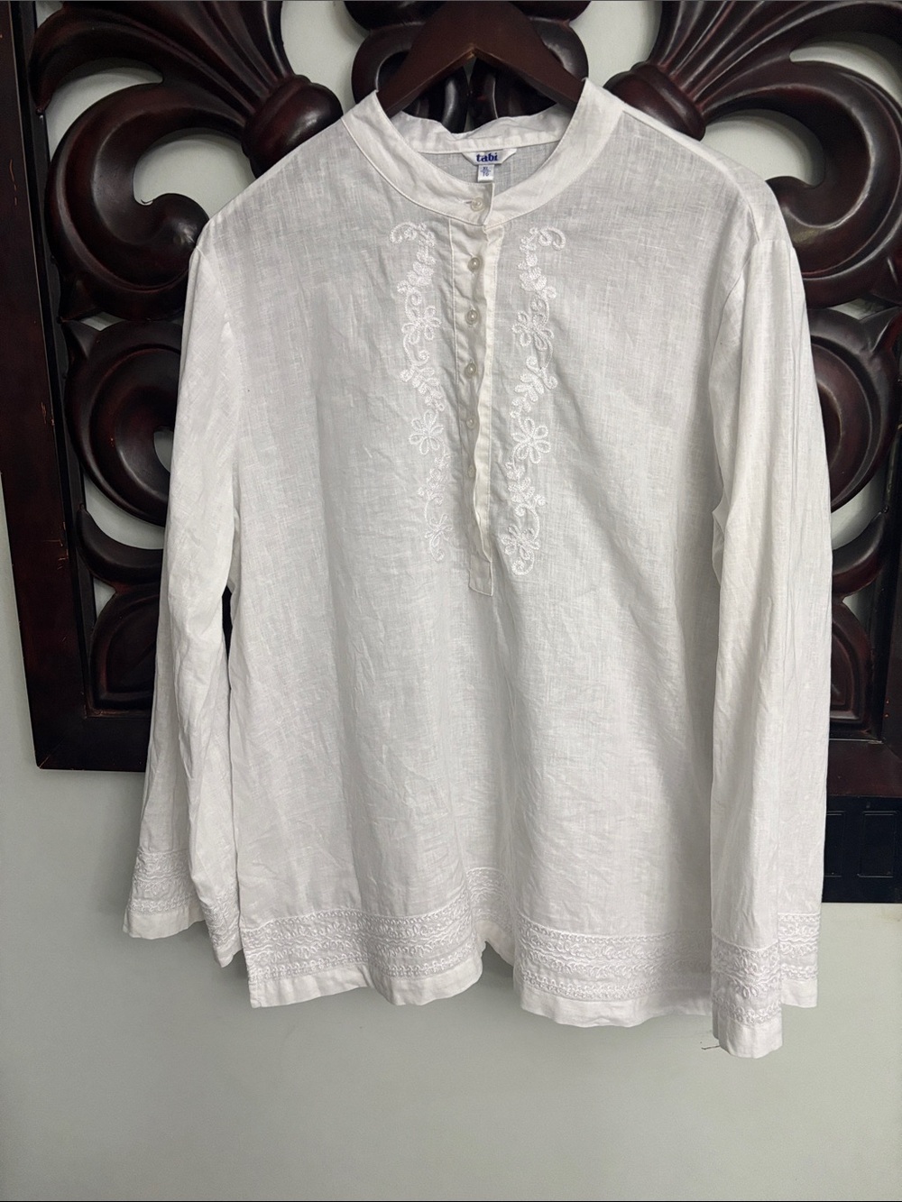 TABI White Embroidered Linen Tunic